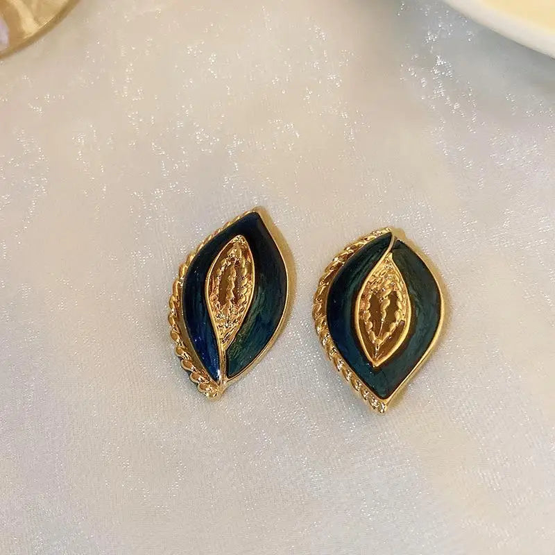 Elegant Vintage Women Classic Resin Stone Earrings Ear Clips Fashion Retro Palace Lady Party Banquet Jewelry Ear Rings