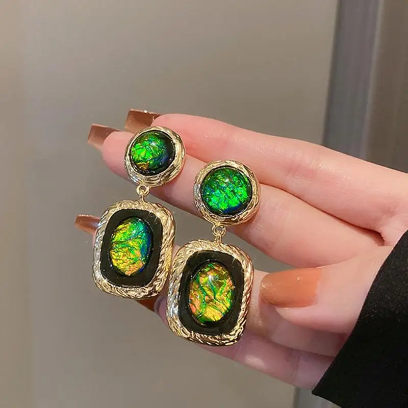 Elegant Vintage Women Classic Resin Stone Earrings Ear Clips Fashion Retro Palace Lady Party Banquet Jewelry Ear Rings