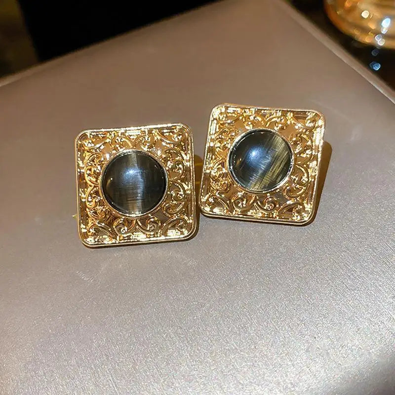 Elegant Vintage Women Classic Resin Stone Earrings Ear Clips Fashion Retro Palace Lady Party Banquet Jewelry Ear Rings