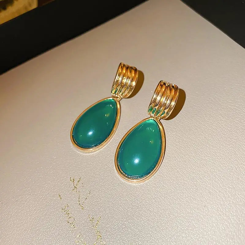 Elegant Vintage Women Classic Resin Stone Earrings Ear Clips Fashion Retro Palace Lady Party Banquet Jewelry Ear Rings