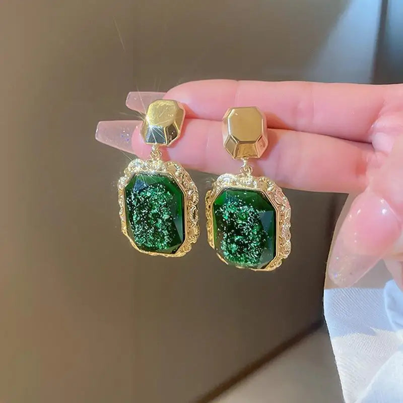 Elegant Vintage Women Classic Resin Stone Earrings Ear Clips Fashion Retro Palace Lady Party Banquet Jewelry Ear Rings