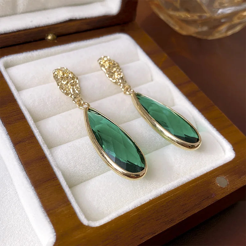 Elegant Vintage Women Classic Resin Stone Earrings Ear Clips Fashion Retro Palace Lady Party Banquet Jewelry Ear Rings